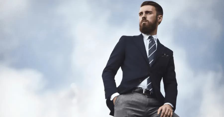 Jakie spodnie do granatowej marynarki na wesele, aby wyglądać elegancko?