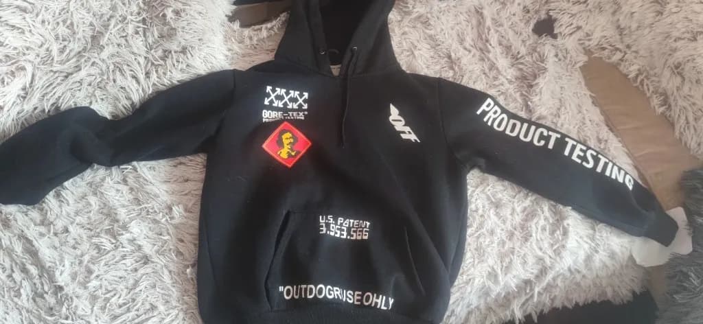 Ile kosztuje bluza Off White? Ceny, promocje i najnowsze modele