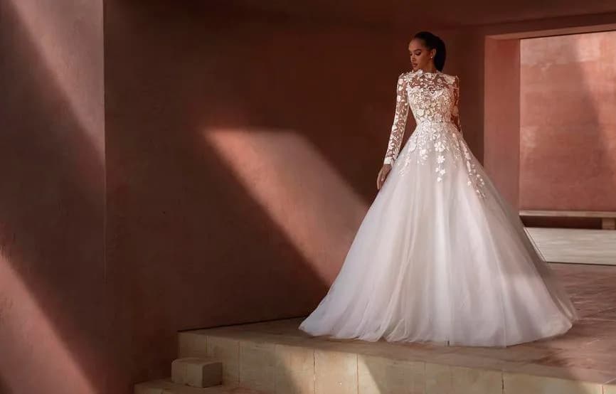 Jaki kolor sukni ślubnej wybrać? Odkryj najpiękniejsze opcje