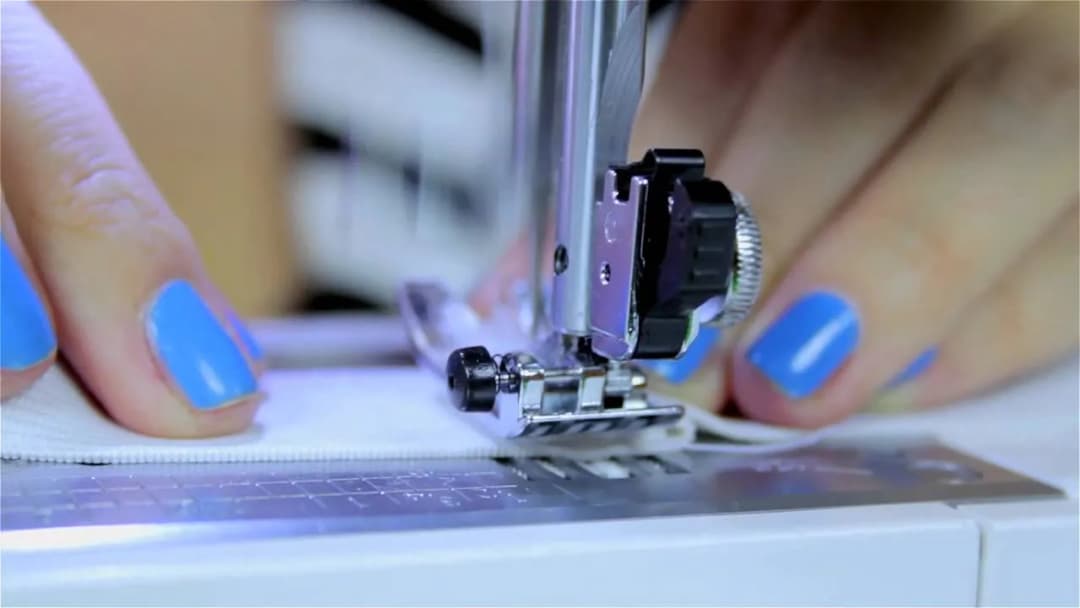 Jak uszyć spódnicę z tiulu - proste kroki dla każdego początkującego